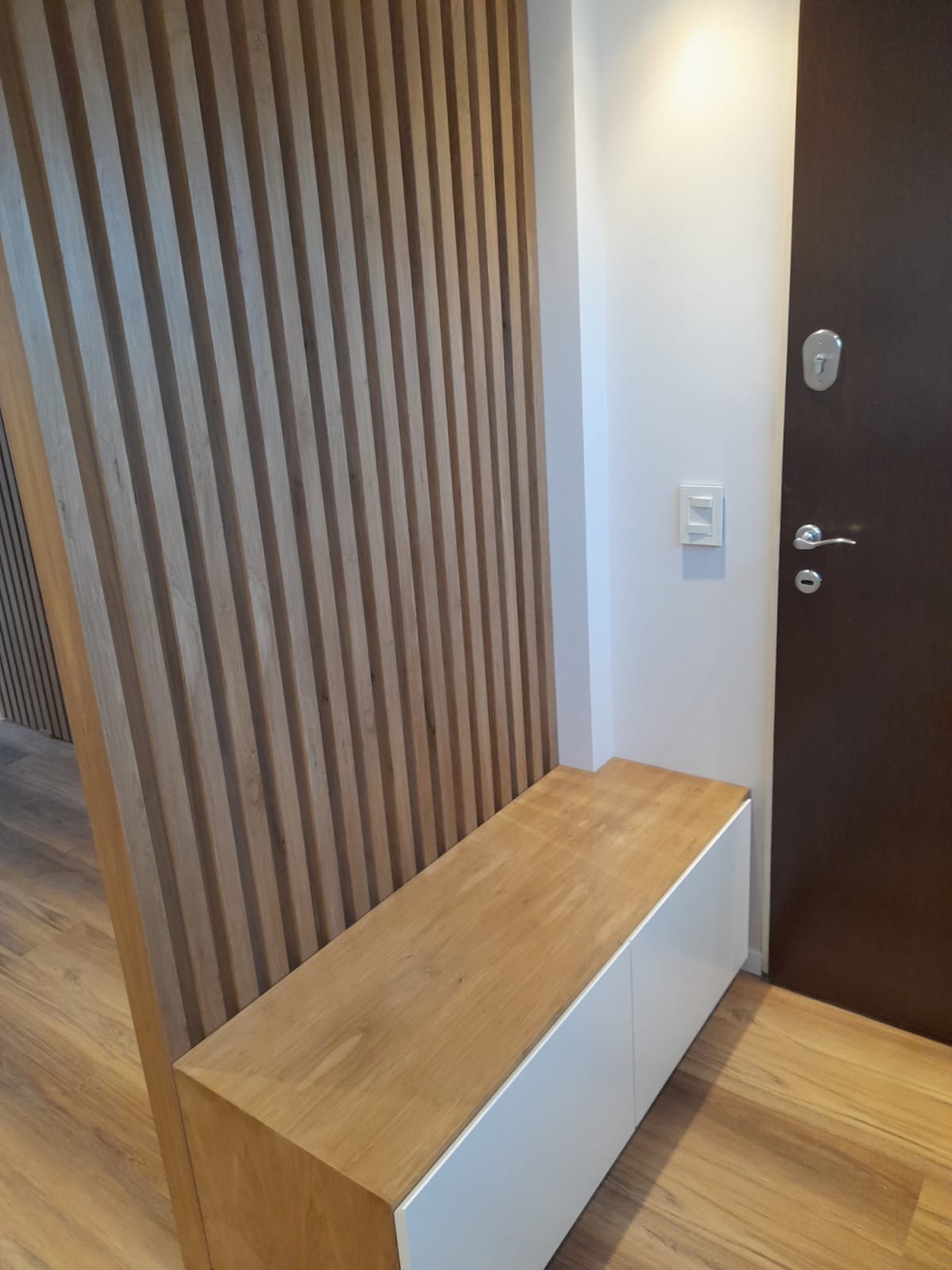 Mueble de recibidor en madera